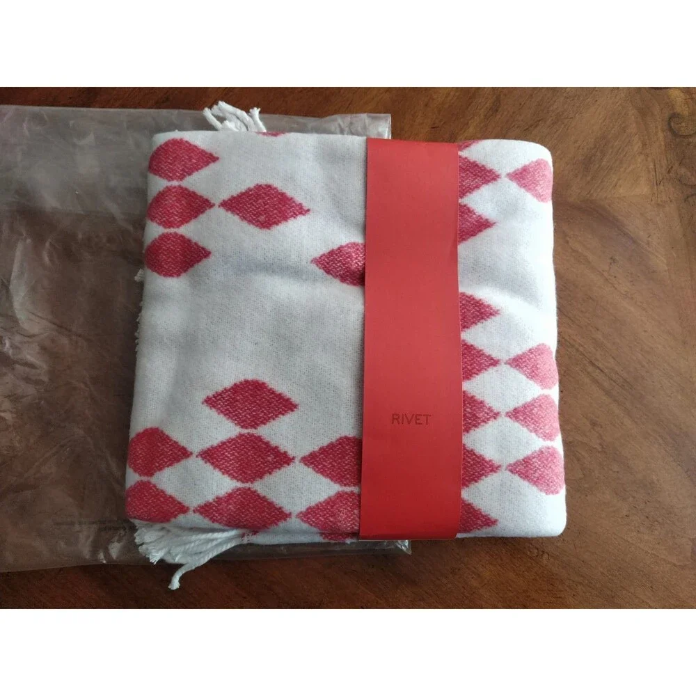 NEW Geometric Diamond Jacquard Reversible Throw Blanket 50